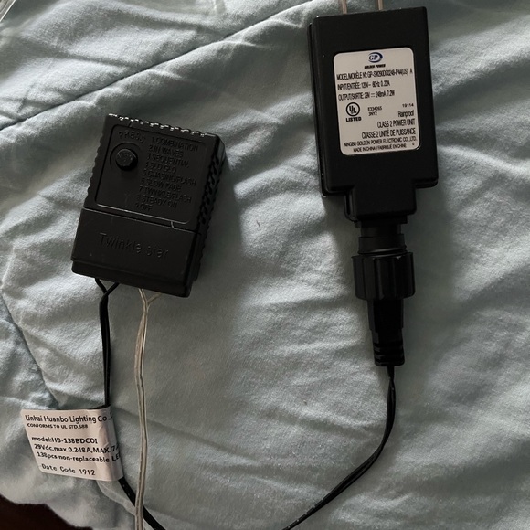 Star Curtain Lights 2 sections of 9’ 8 different settings Fully Working! - Picture 5 of 10